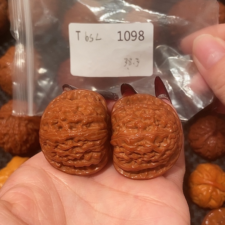 文玩核桃吊坠白狮子38