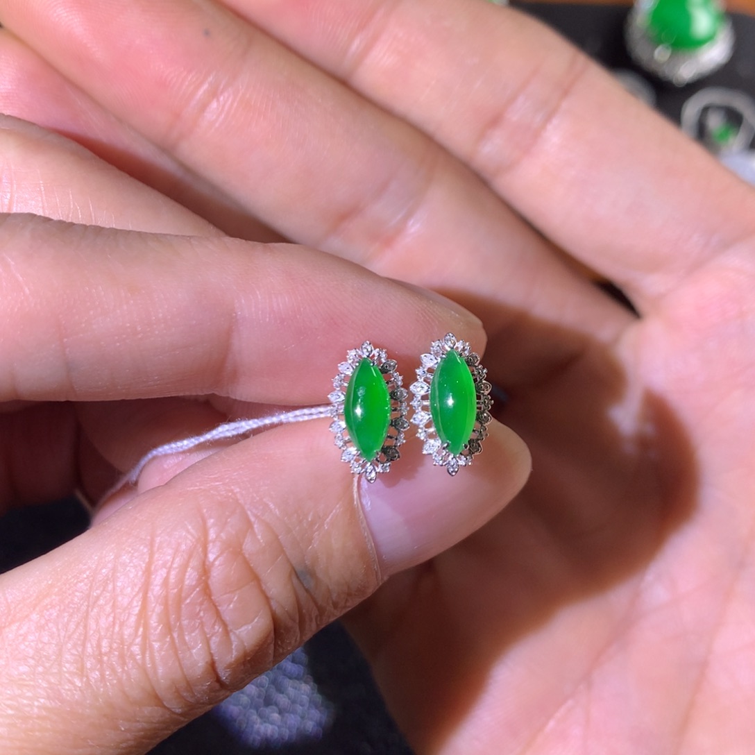 翡翠18K金镶嵌耳饰翡翠