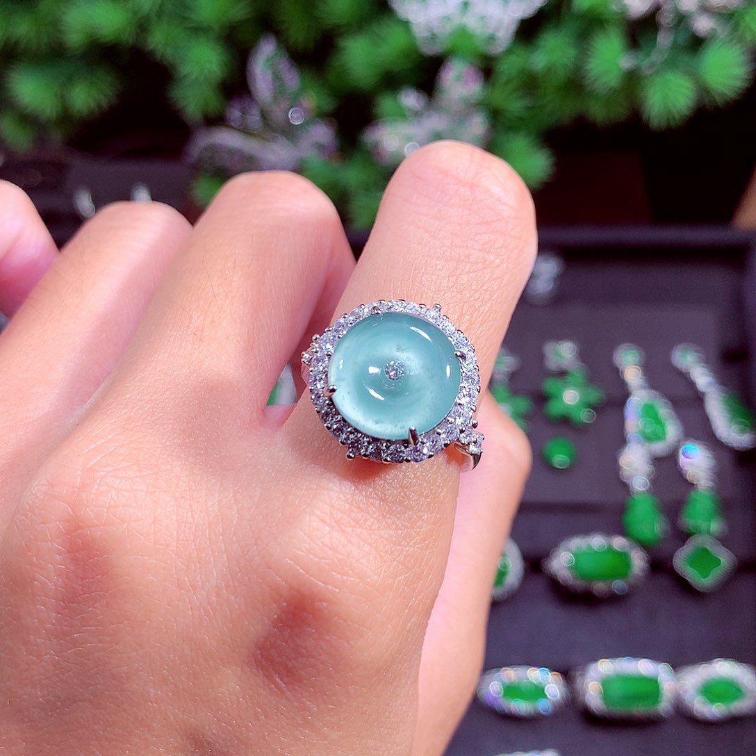 颈饰未镶嵌翡翠天然