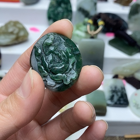 独山玉颈饰未镶嵌