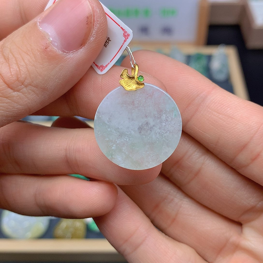 翡翠颈饰18K金镶嵌翡翠