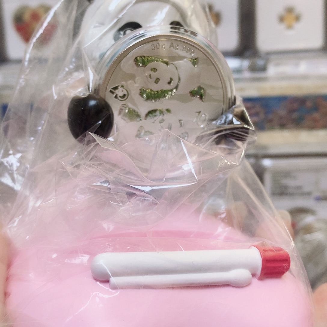 纯银2022年熊猫银币 护士摆件