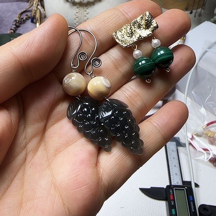 蛇纹石玉未镶嵌耳饰