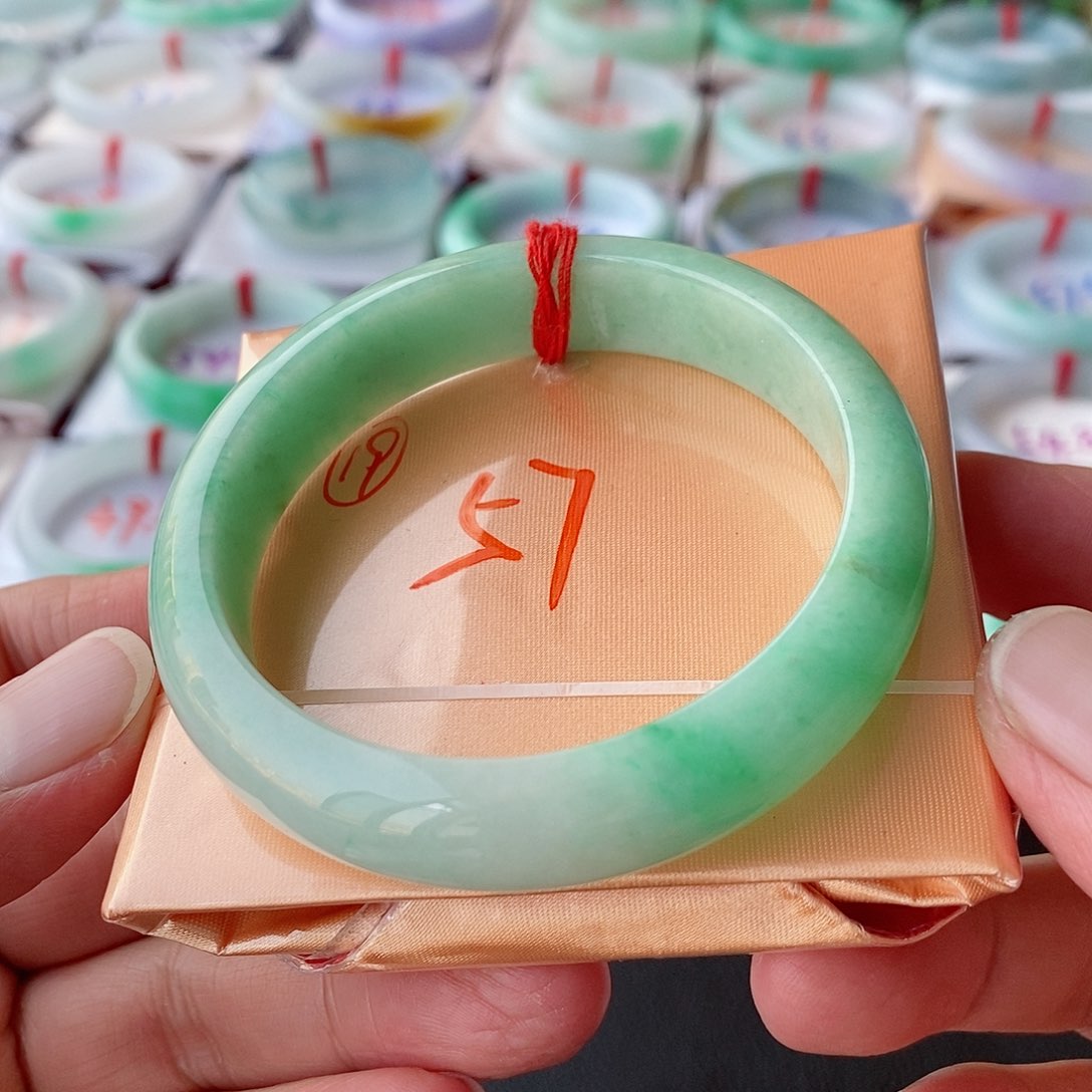 翡翠手镯未镶嵌19号链接