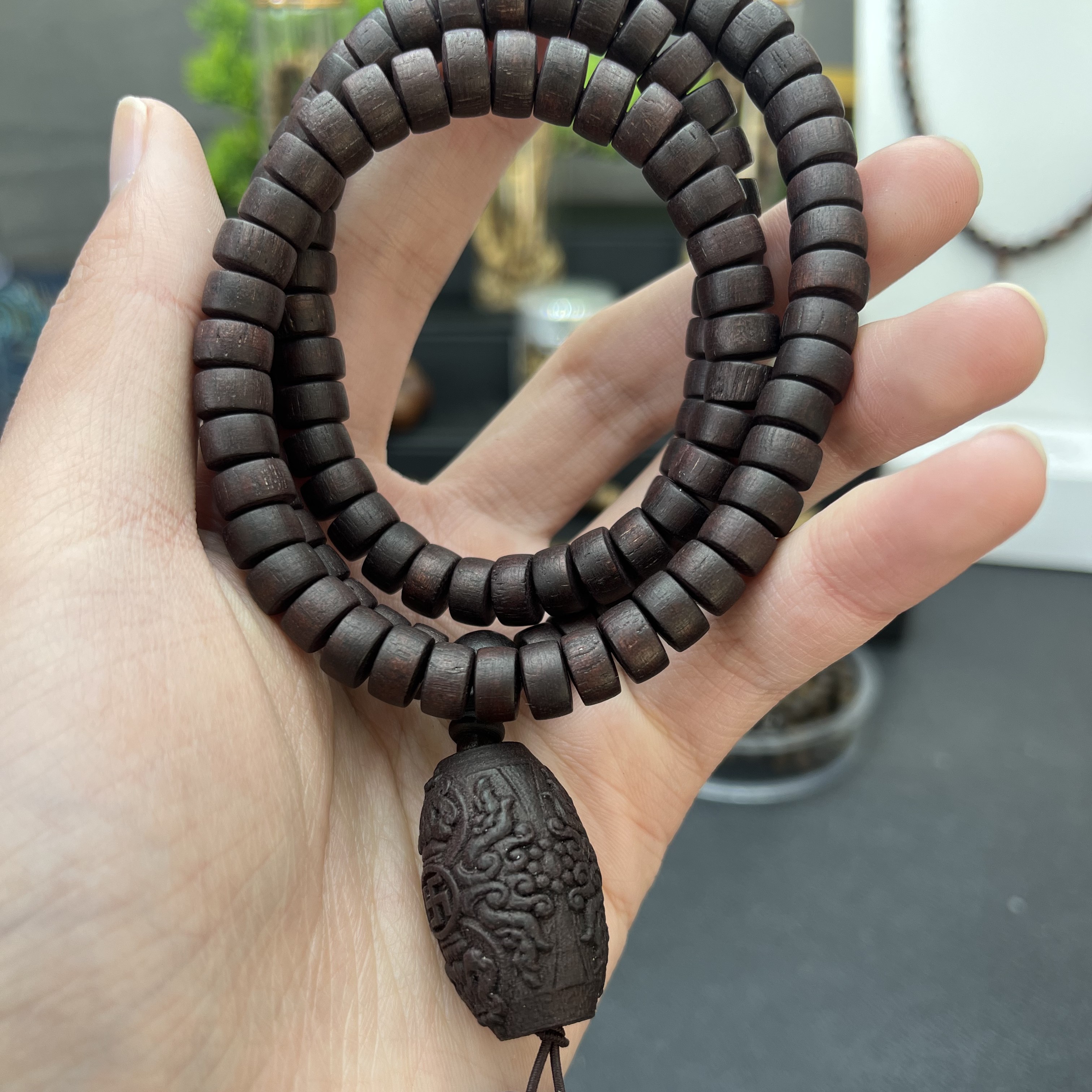 L圆圆文玩沉香木串