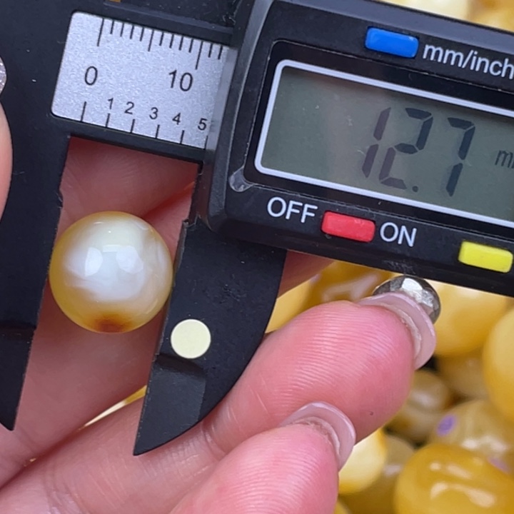 蜜蜡未镶嵌裸石微瑕1054