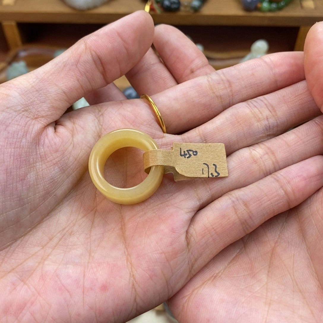 大***大和田玉未镶嵌颈饰