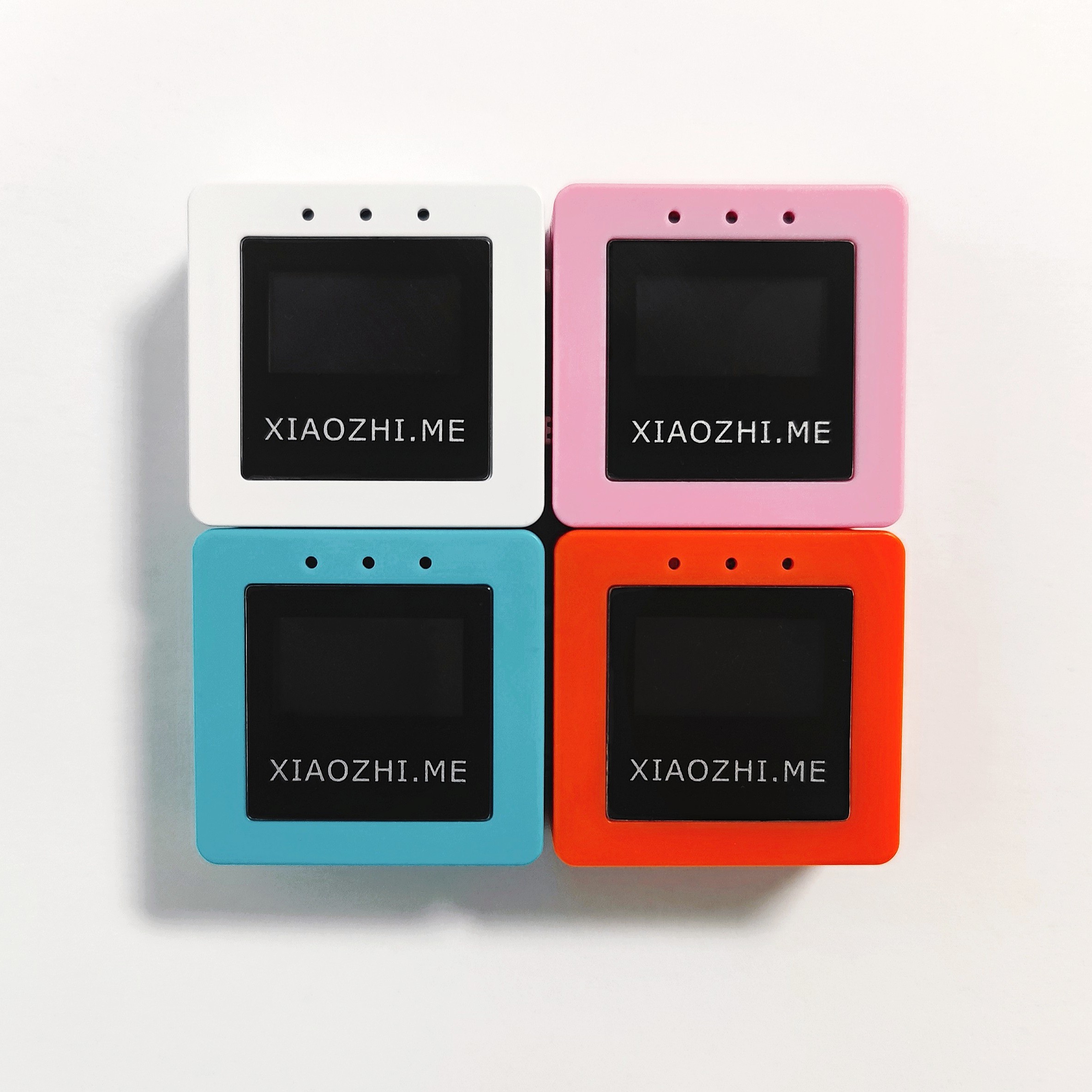 99新  小智AI聊天迷你智能机器人开发板带电池高效对话学习工具