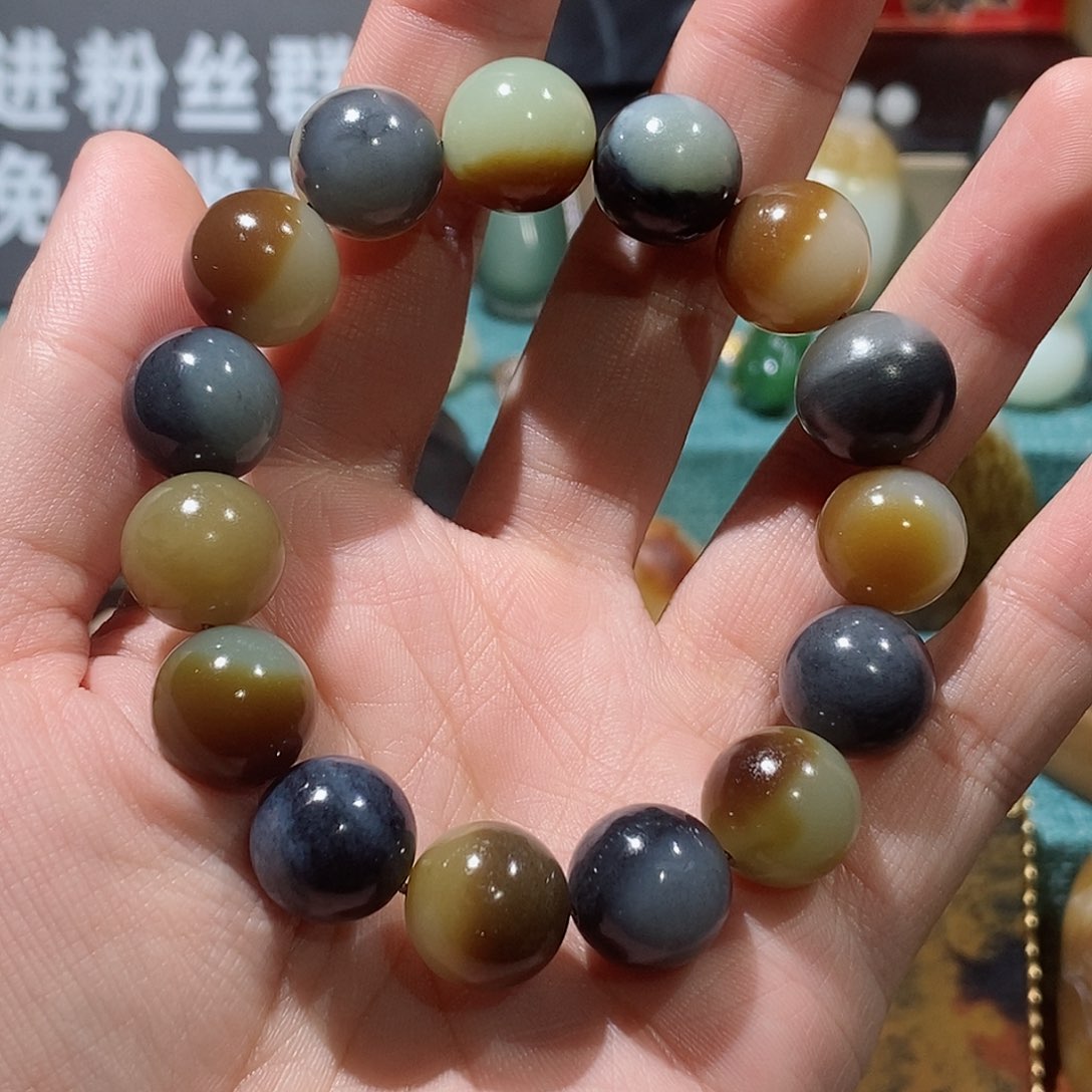 和田玉颈饰未镶嵌镰*