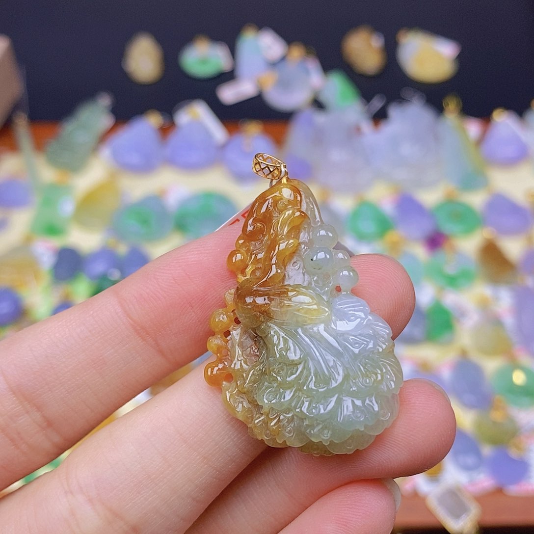 翡翠颈饰18K金镶嵌翡翠