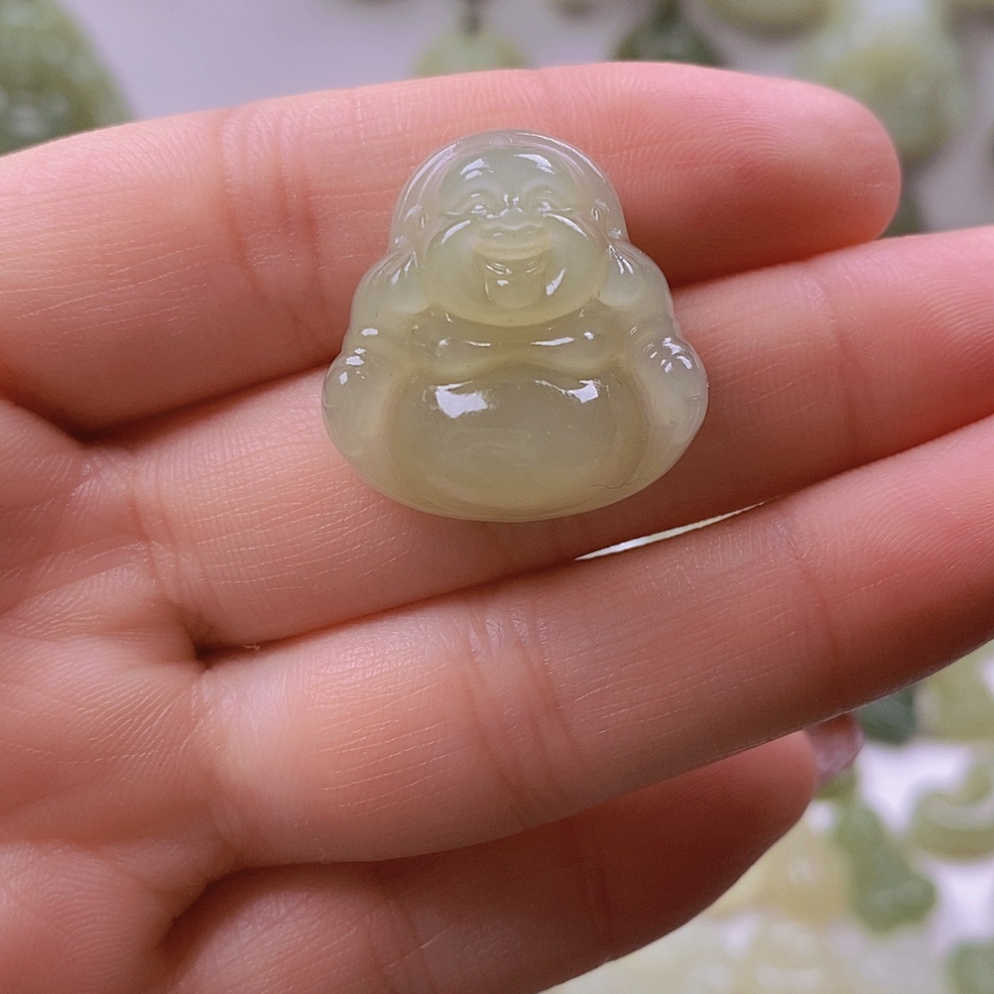 多***气和田玉未镶嵌颈饰