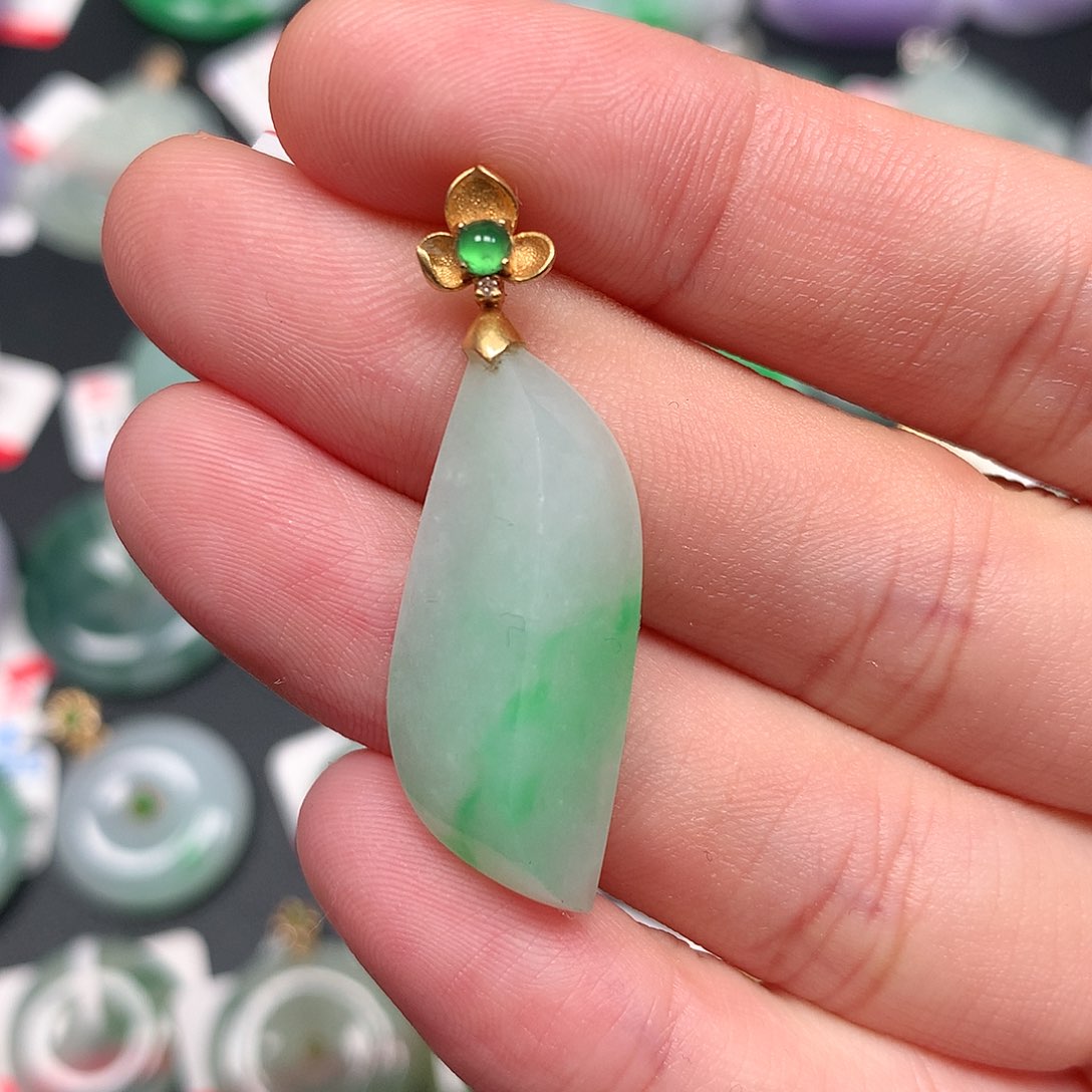 颈饰18K金镶嵌翡翠翡翠吊坠