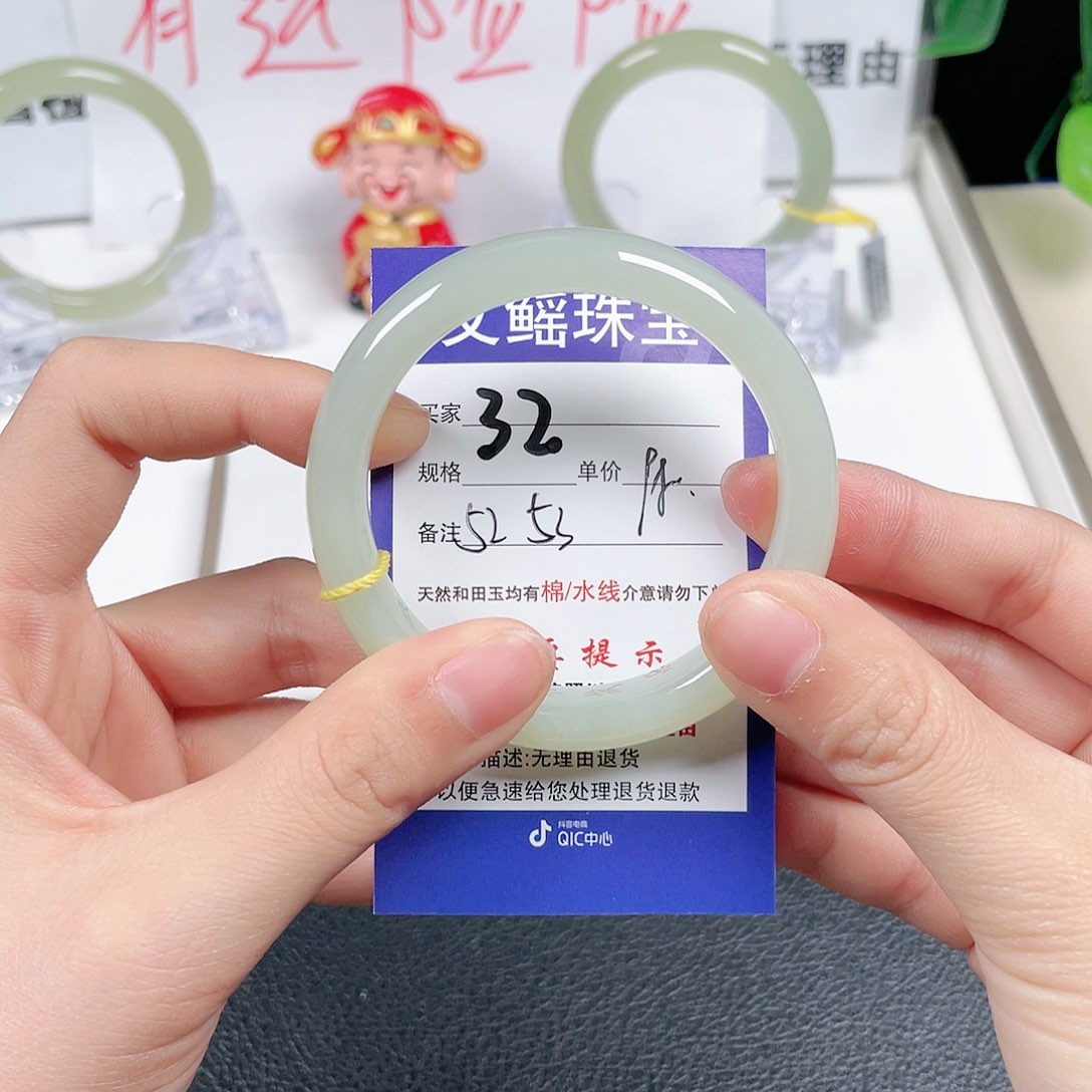 和田玉手镯未镶嵌