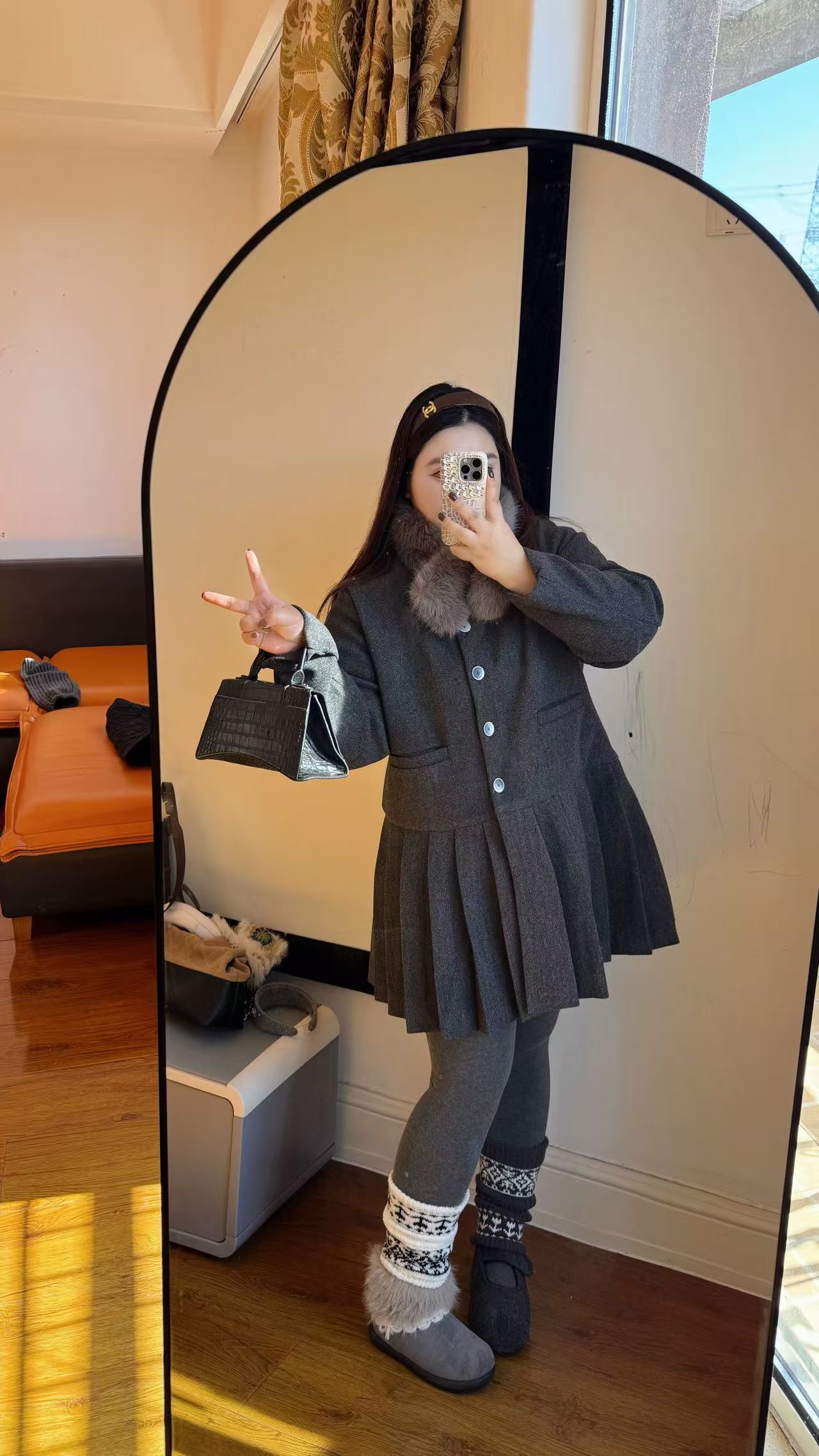 2025年秋冬季新款洋气时尚小香风收腰外套（带毛领）