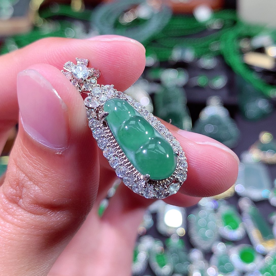 翡翠颈饰未镶嵌挂件