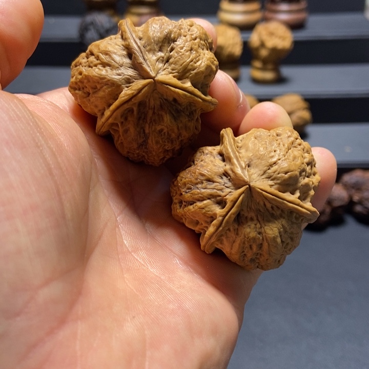 文玩核桃把件B七星岩三棱42mm