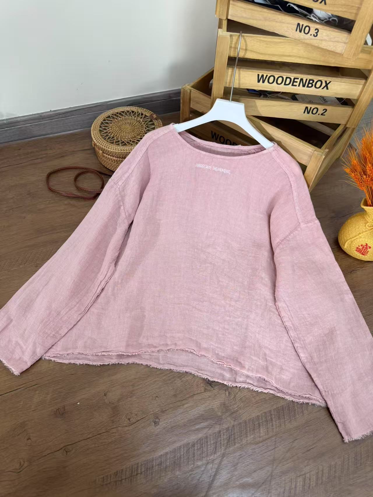 【云目悠悠】春夏季时尚领口刺绣圆领长袖衬衫-2025374