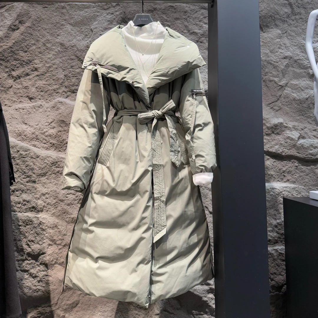 sdeer圣迪奥女装高领撞色字母收腰长款羽绒服S224Z2401