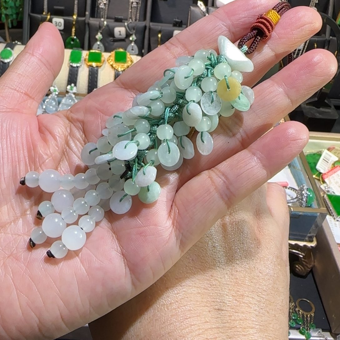 翡翠未镶嵌颈饰包挂
