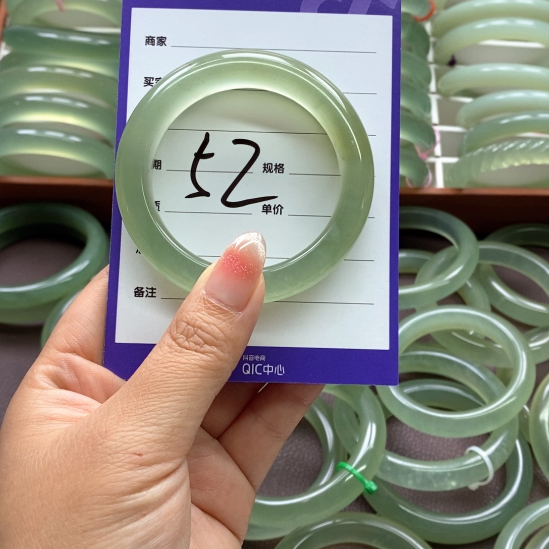 岫玉手镯未镶嵌周*