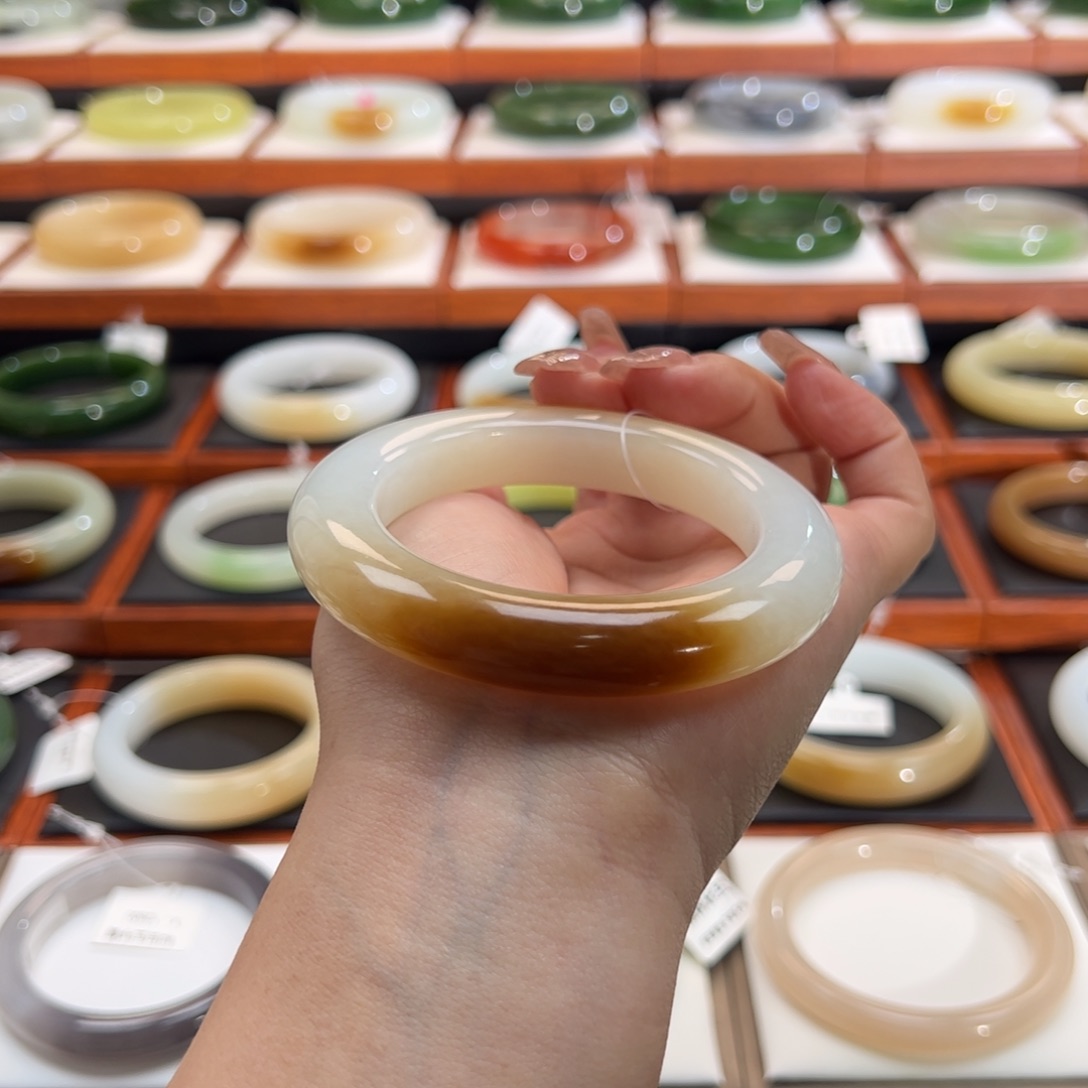 和田玉手镯未镶嵌