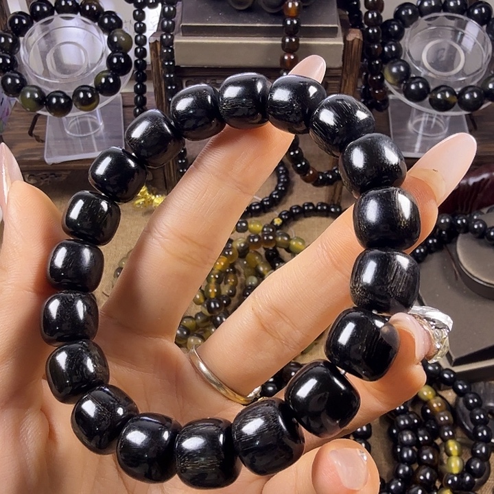 耀***丶木质非金属1.2全黑手串