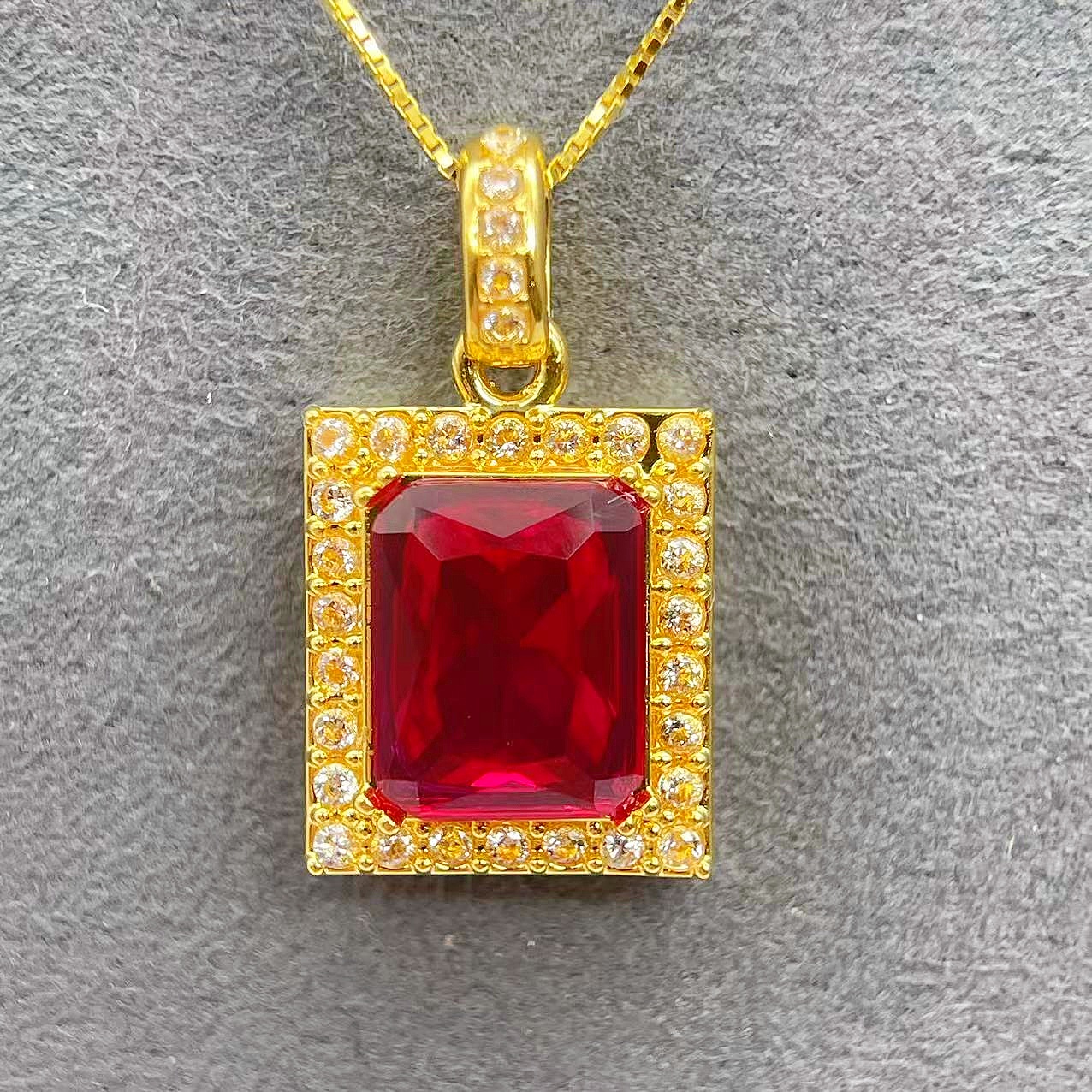 【玖凤楼珠宝】18K金培育红宝石吊坠精美坠链多样性发一