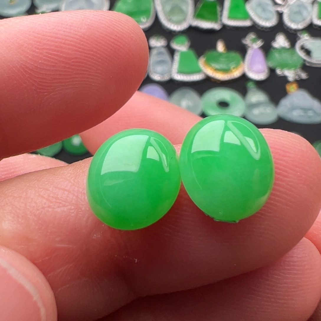 翡翠颈饰未镶嵌蛋面10.2