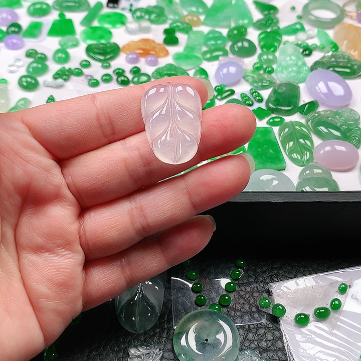 翡翠颈饰未镶嵌翡翠