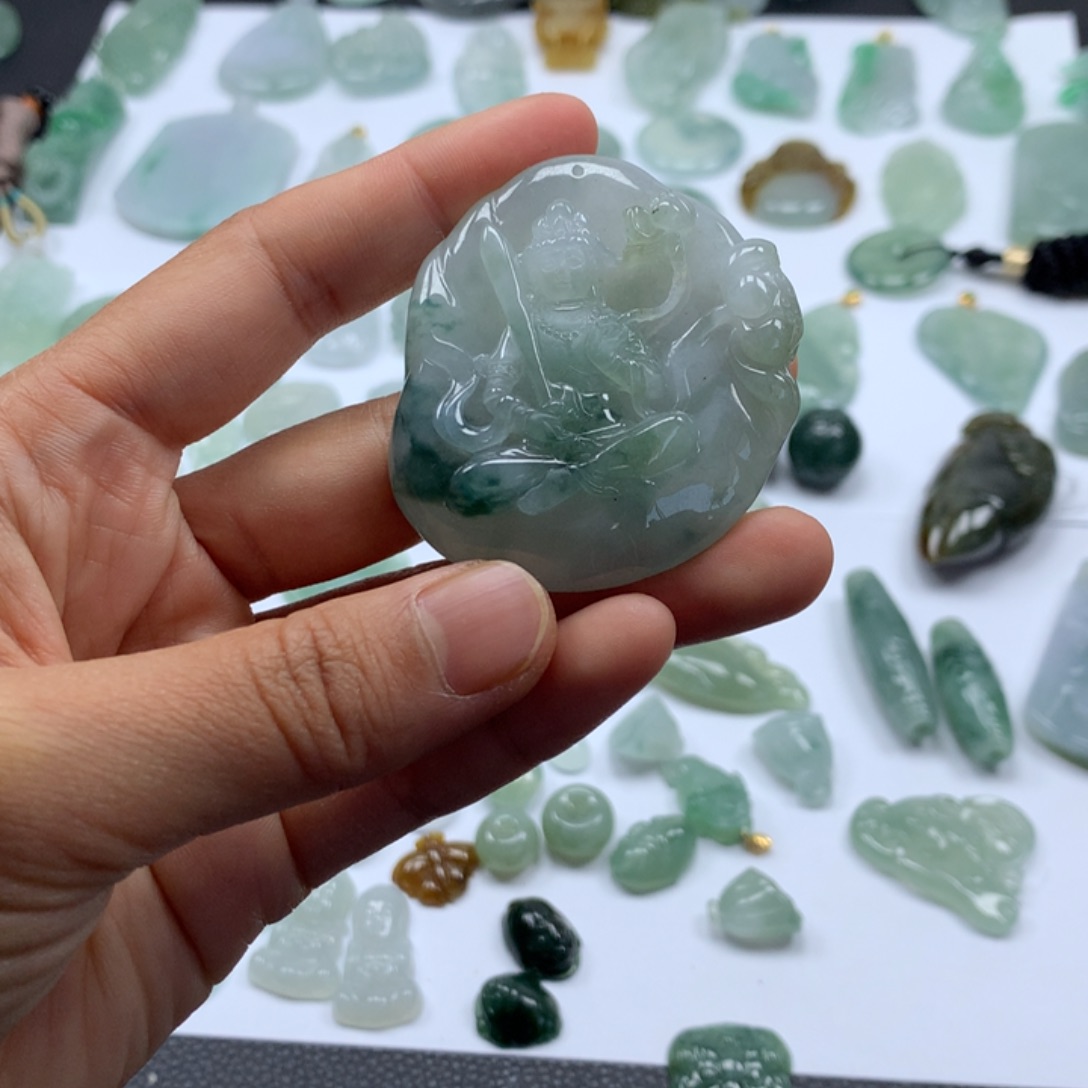 翡翠颈饰未镶嵌大势至