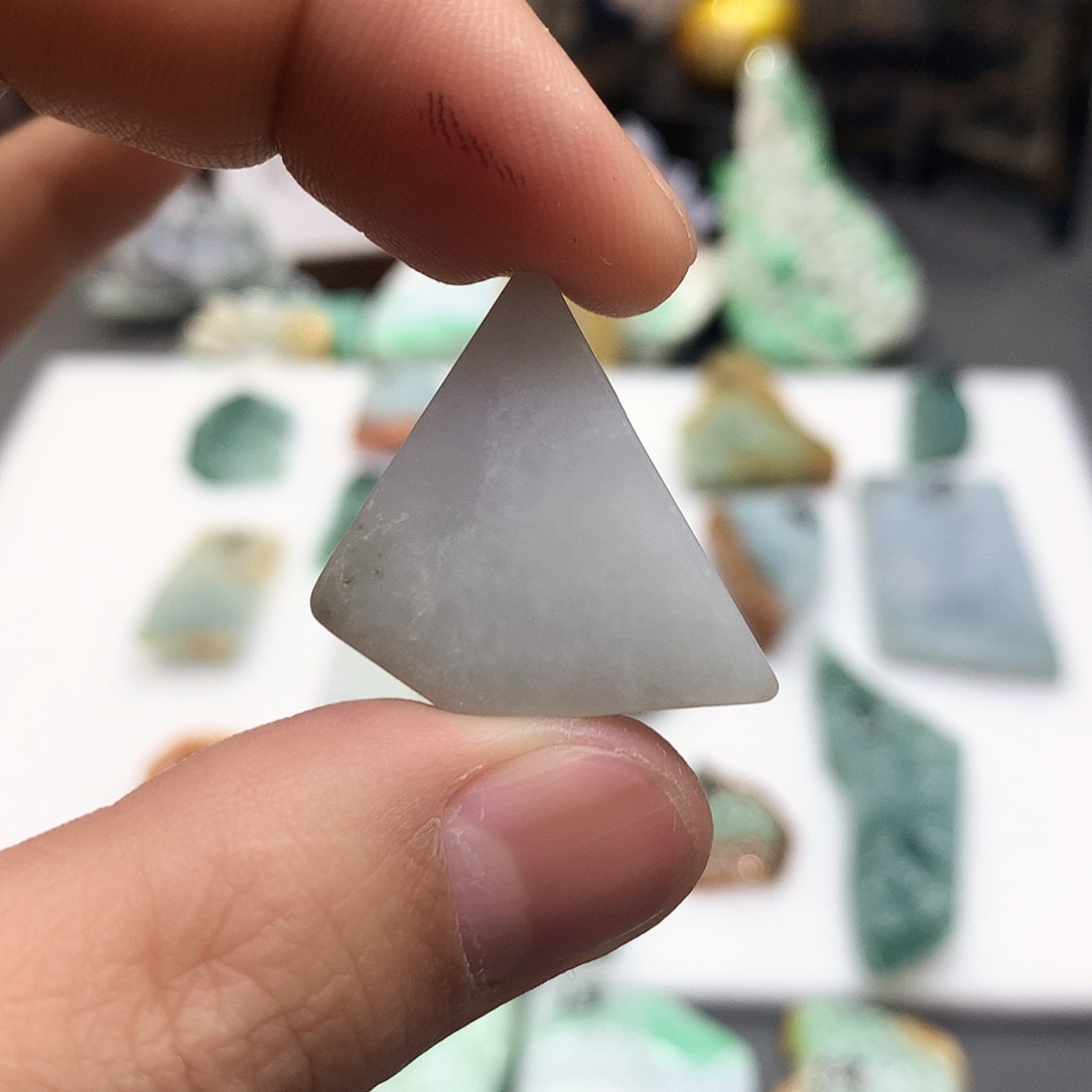 翡翠耳饰未镶嵌天然翡翠