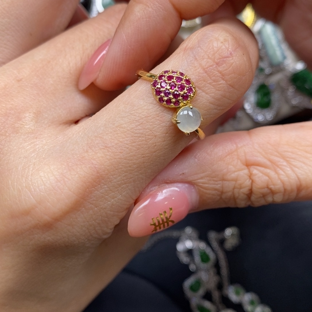 翡翠颈饰未镶嵌翡翠