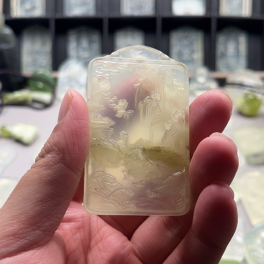 蛇纹石玉颈饰未镶嵌