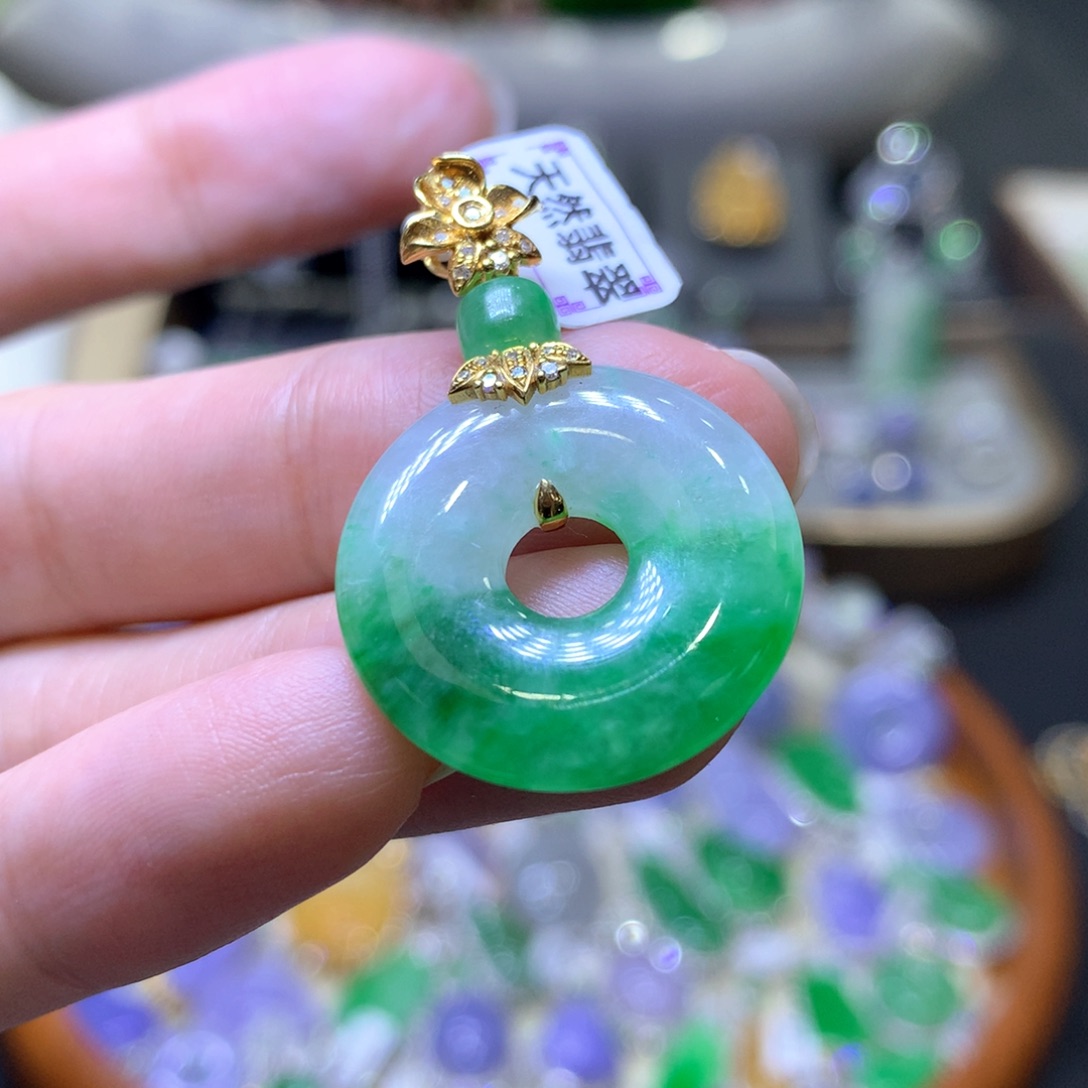 【闪购商品】翡翠颈饰18K金镶嵌翡翠吊坠项链