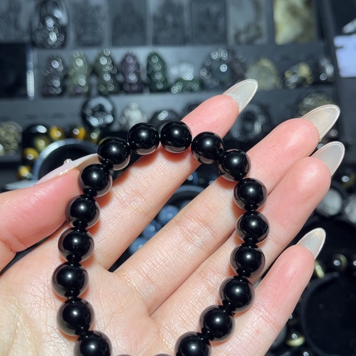 绣***虎黑曜岩未镶嵌珠宝奇石