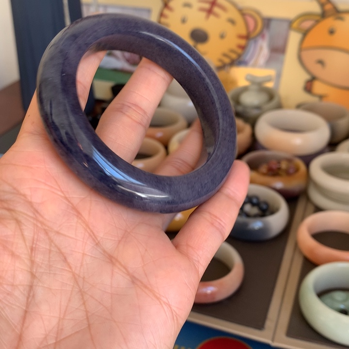 石英岩玉未镶嵌手镯