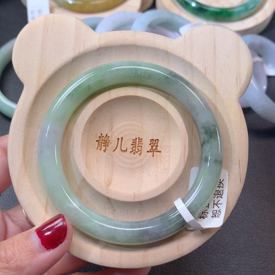 翡翠手镯未镶嵌53圈口