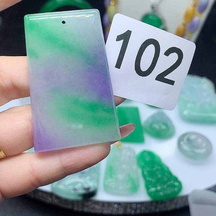 翡翠吊坠(赠链)未镶嵌