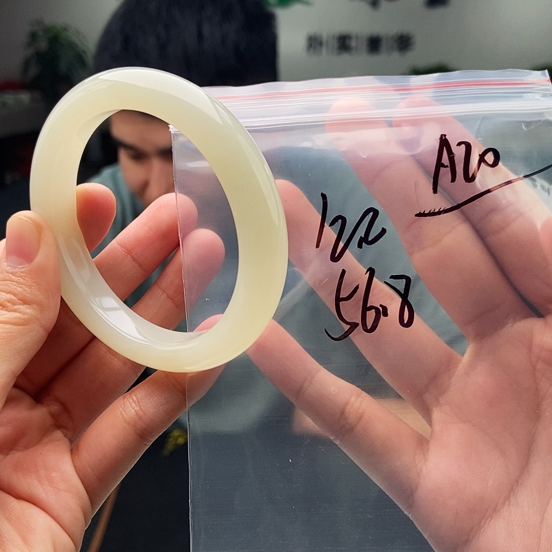 和田玉未镶嵌手镯颜色多样性发拍一发一