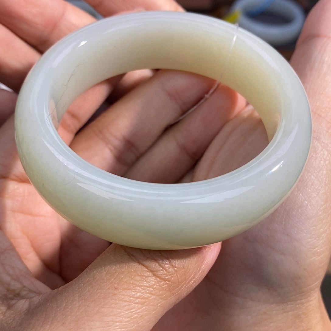 和田玉未镶嵌手镯