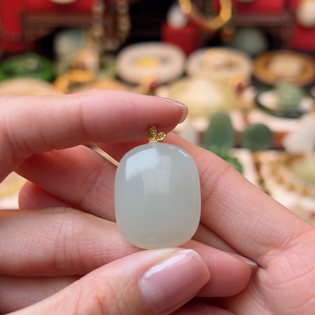 和田玉挂件18K金镶嵌