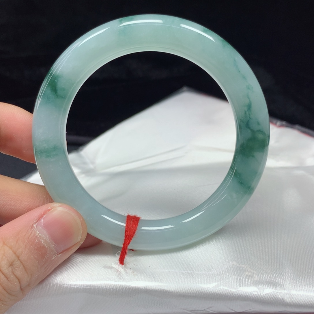 翡翠手镯（圆镯）未镶嵌52.8