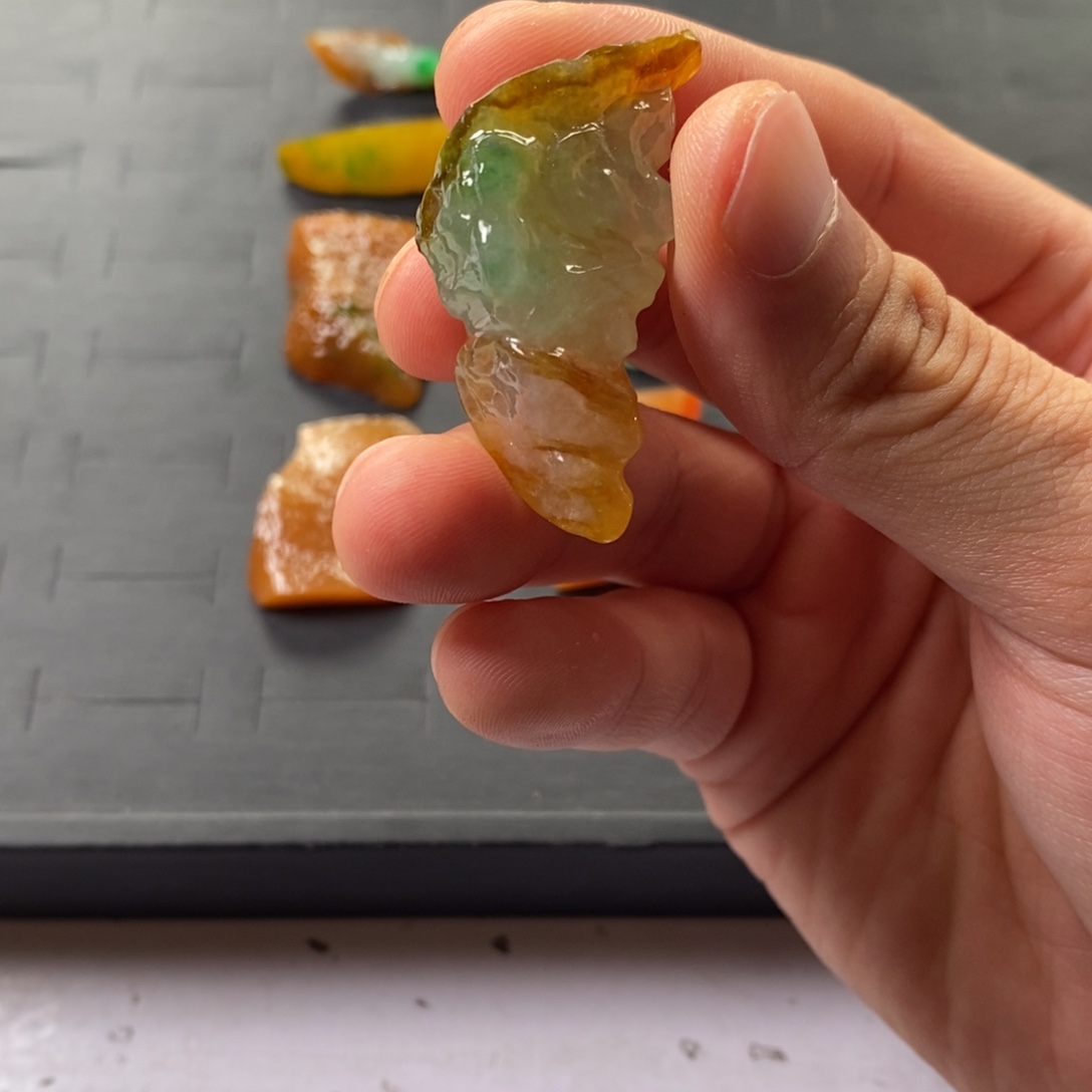 未镶嵌定制翡翠缅甸天然a货翡翠，黄加绿随形材料