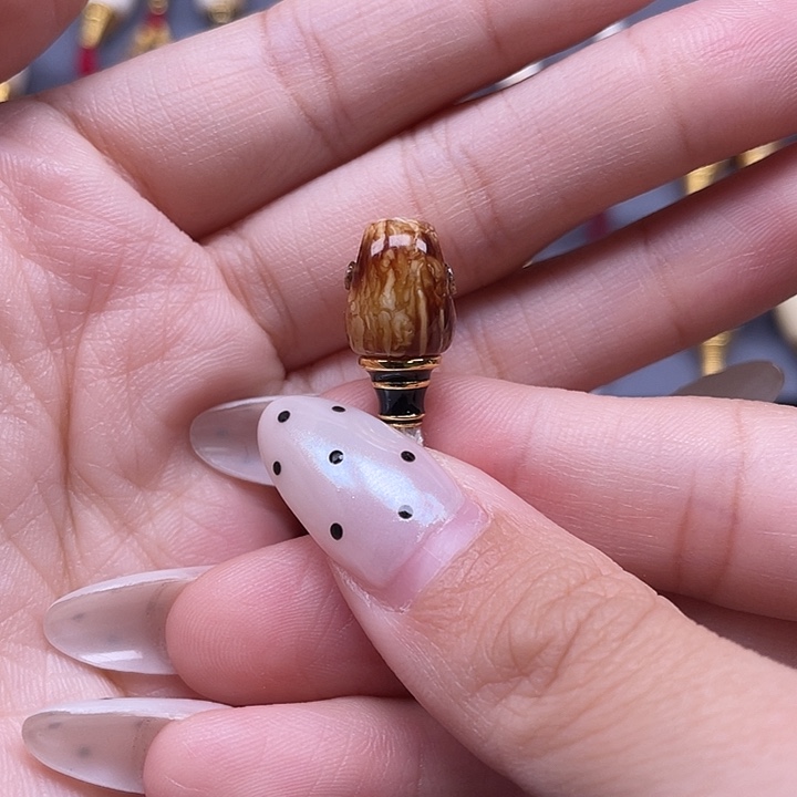 琥珀未镶嵌裸石7mm