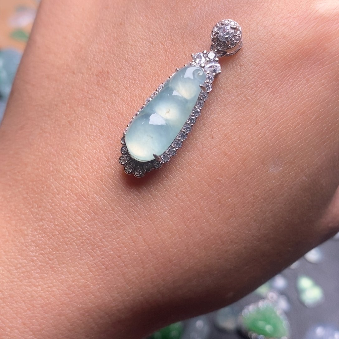 翡翠颈饰银S925镶嵌豆子