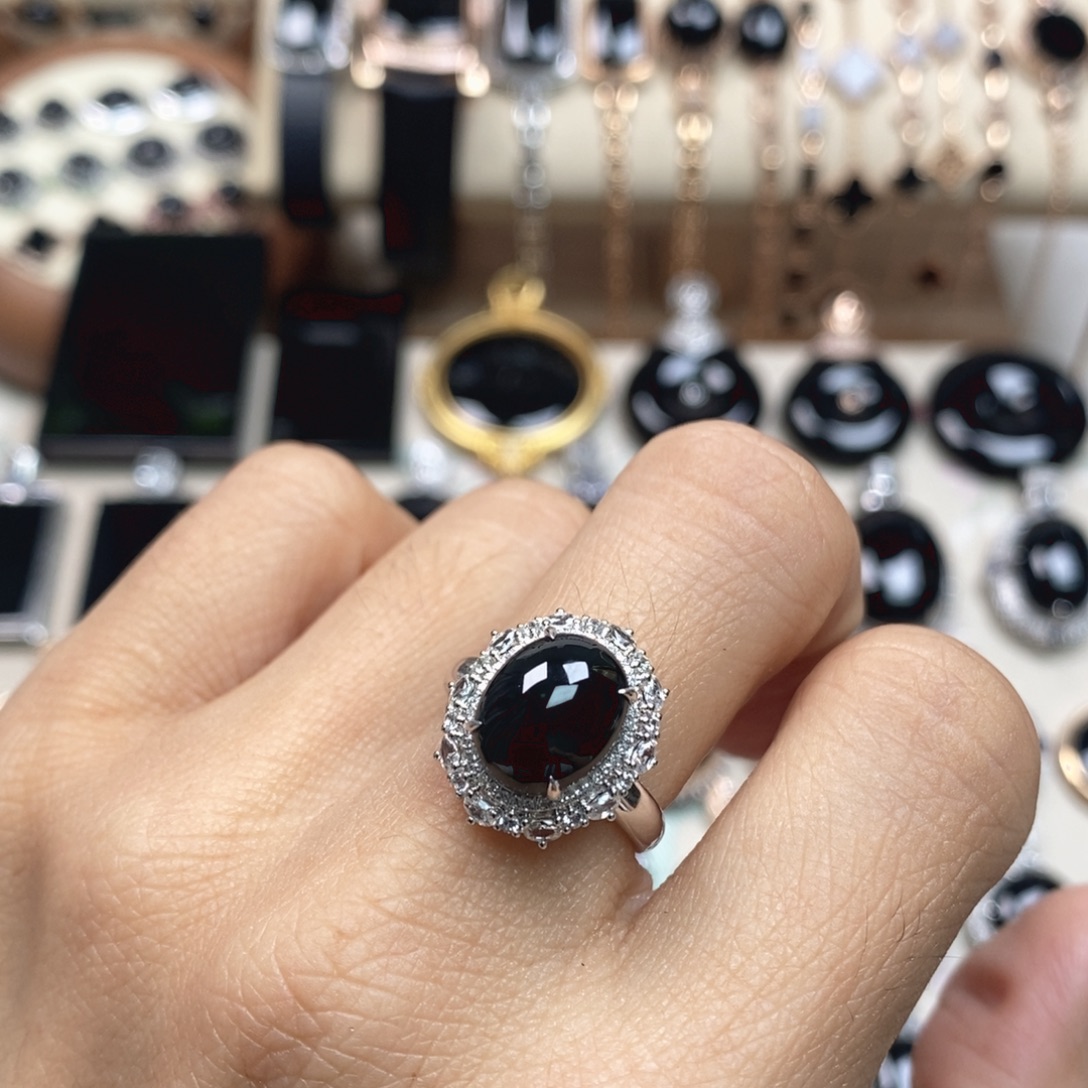 翡翠18K金镶嵌戒指