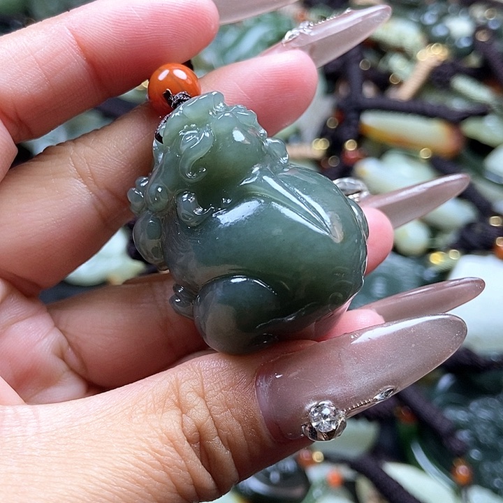 和田玉颈饰足铂镶嵌