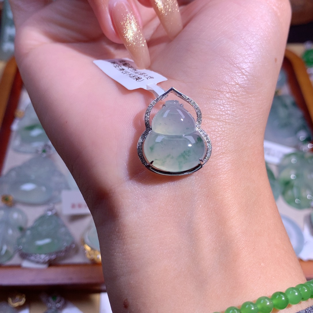 翡翠吊坠(不含链)18K金镶嵌