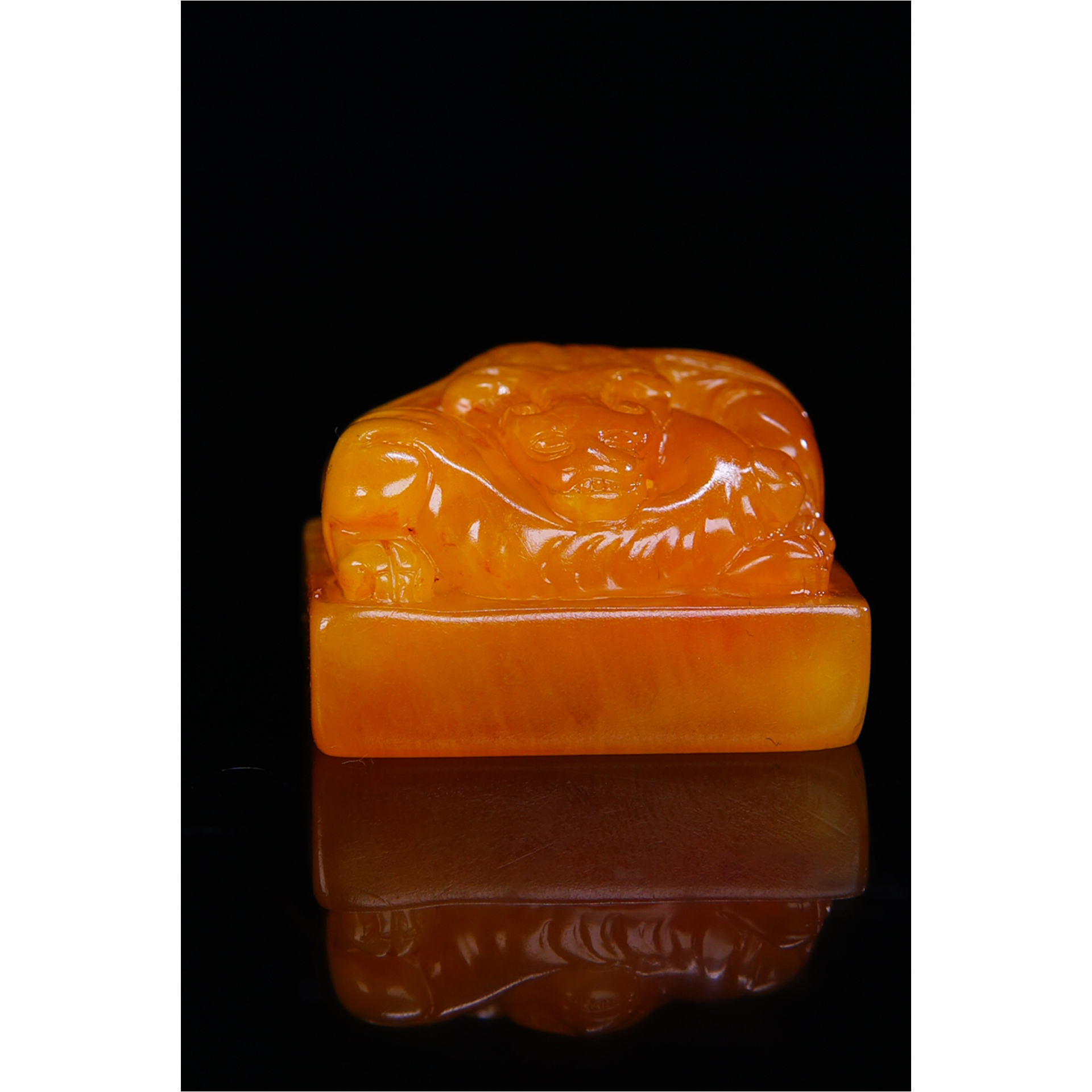 寿山田黄石《盘螭》钮章