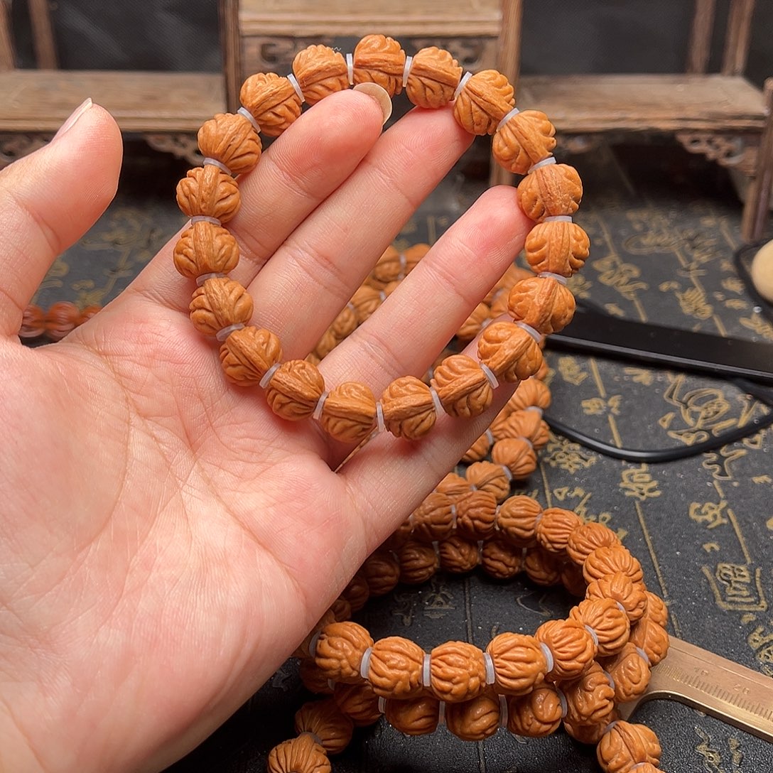 吊坠桃核小金豆手串